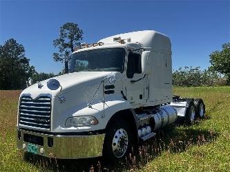 Mack CXU 613