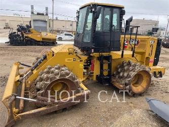 CAT 815