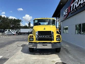 Mack MD7 42R