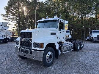 Mack PI64T