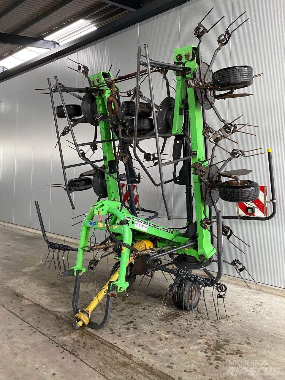 Deutz-Fahr 6917 耙與翻草機