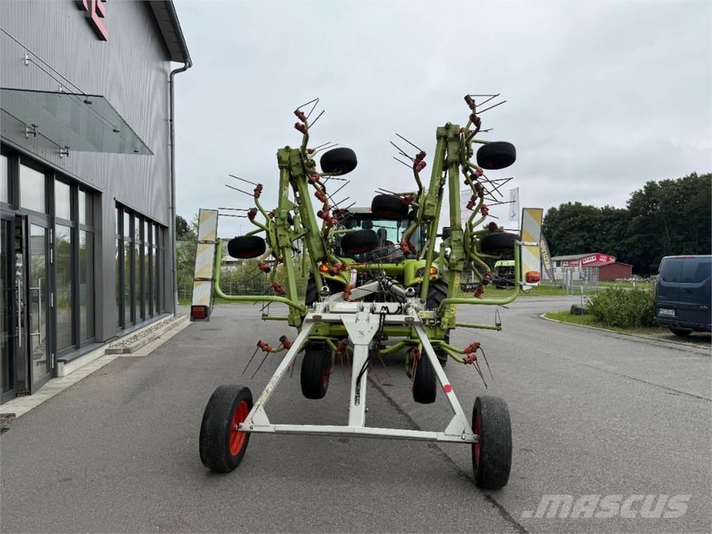 CLAAS Volto 870 T 耙與翻草機