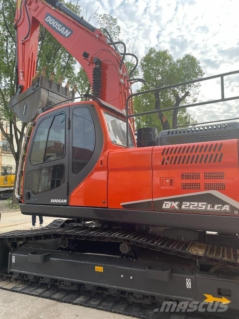 Doosan DX 225 中型挖土機/掘鑿機/挖掘機 7t-12t