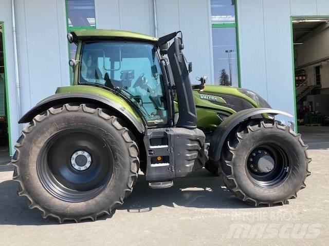 Valtra T 235 Versu 曳引機