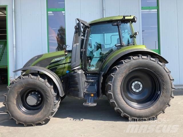 Valtra T 235 Versu 曳引機