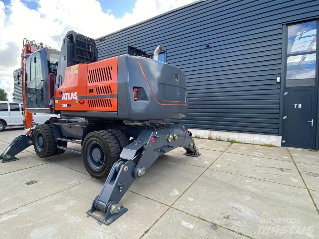 Atlas 250MH 廢棄物/工業用操作車