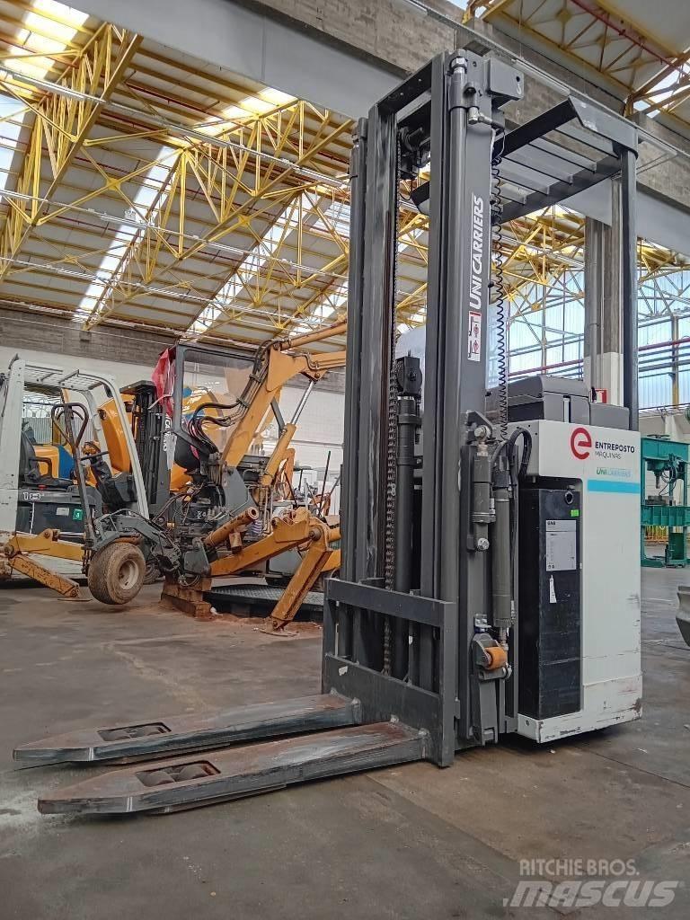UniCarriers AJN 160 自走式堆積機