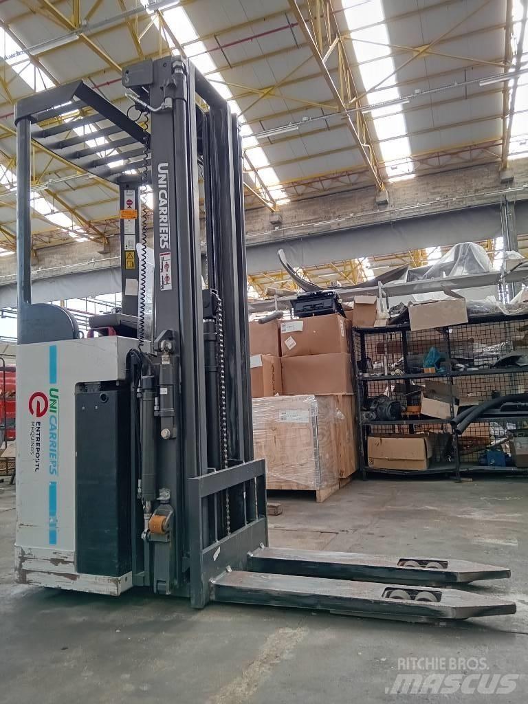 UniCarriers AJN 160 自走式堆積機