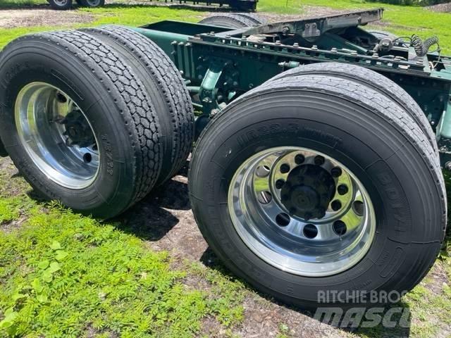 Mack CXU613 Pinnacle 曳引機組件