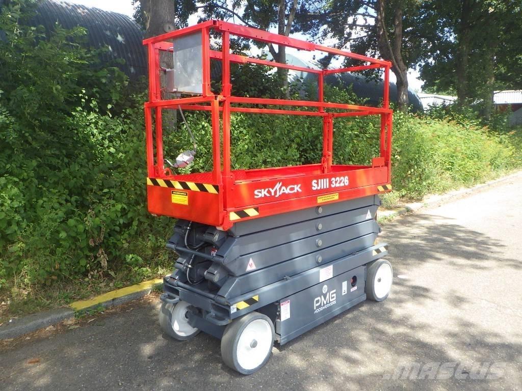SkyJack SJ3226 剪式升降機