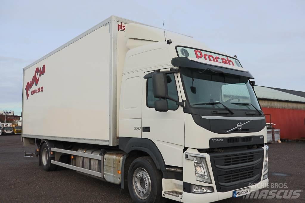 Volvo FM Serie 3722 貨箱式卡車