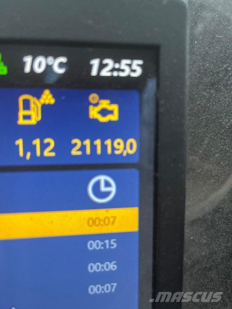 Komatsu 901 XC 收穫機