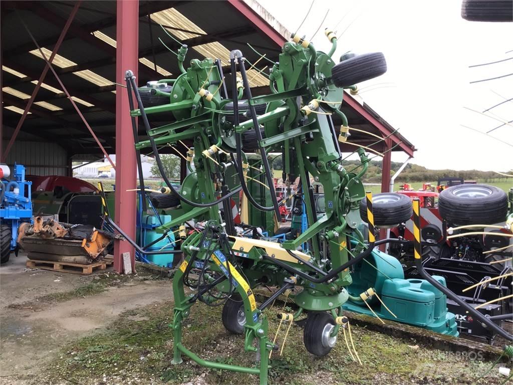 Krone Vendro 820 耙與翻草機