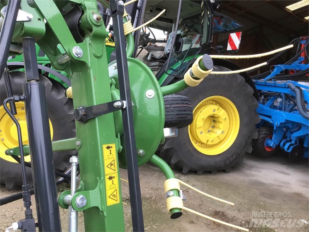 Krone Vendro 820 耙與翻草機