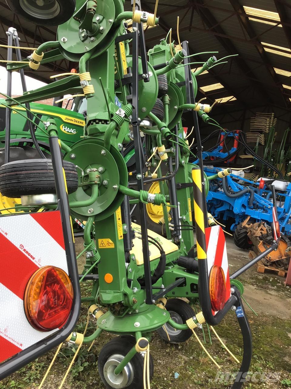 Krone Vendro 820 耙與翻草機