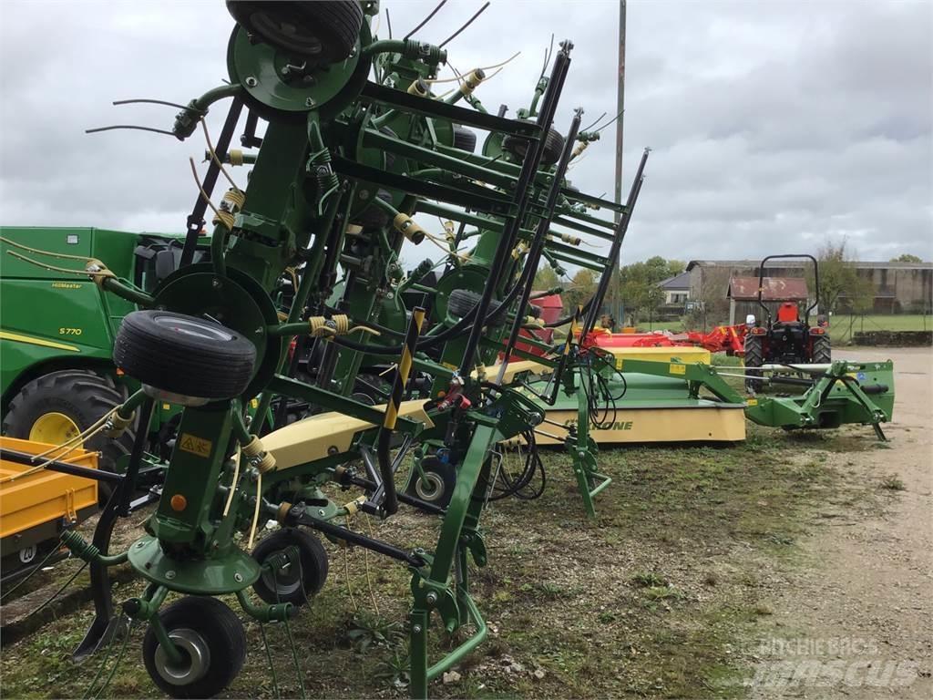 Krone Vendro 820 耙與翻草機