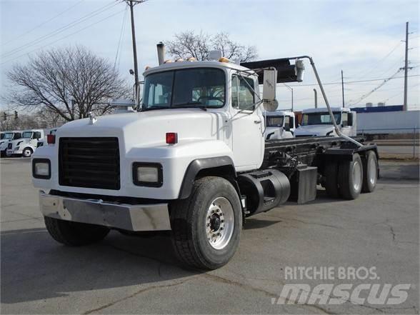Mack RD600 吊鉤式起重車