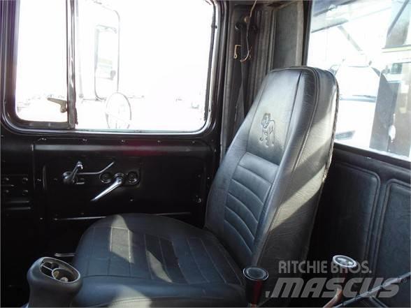 Mack RD600 吊鉤式起重車