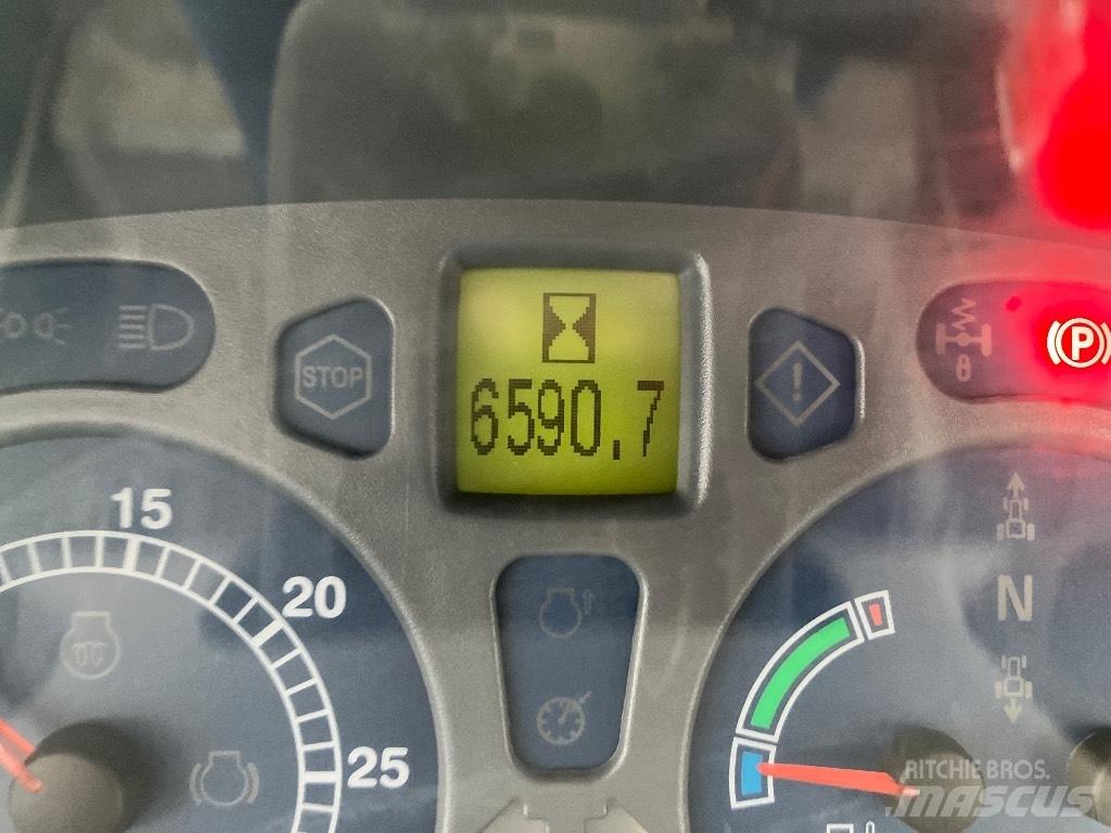 New Holland T 7030 曳引機