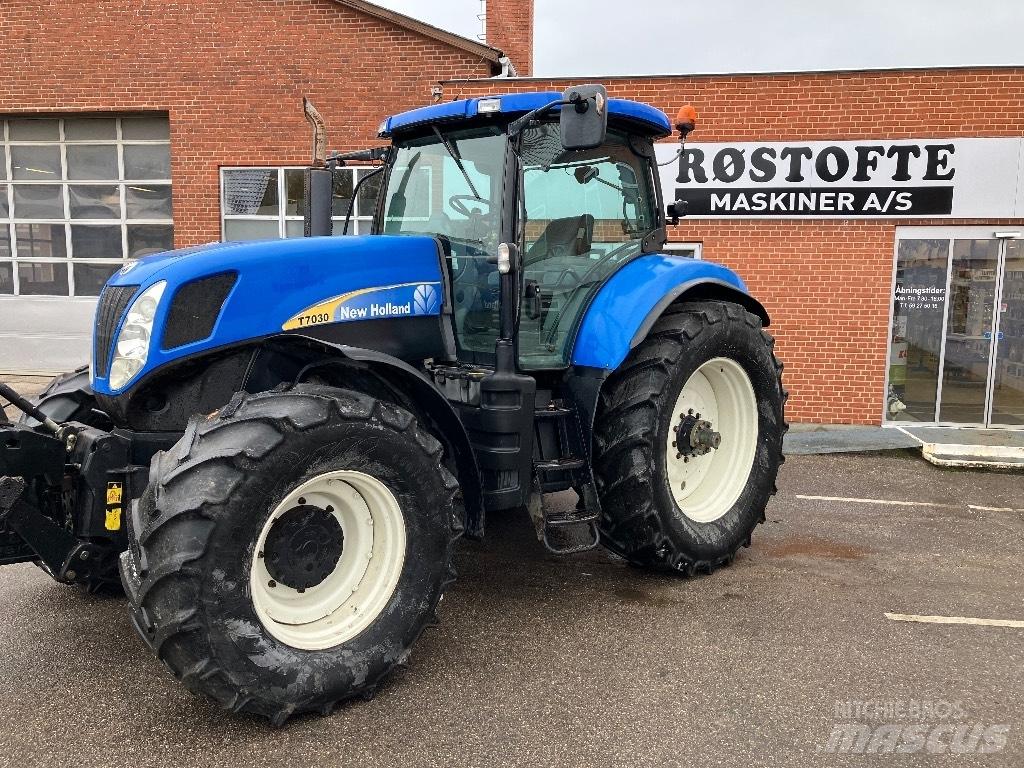 New Holland T 7030 曳引機