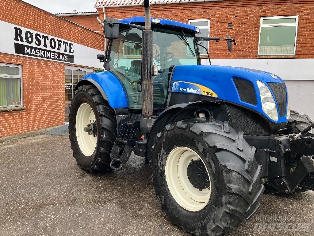 New Holland T 7030 曳引機