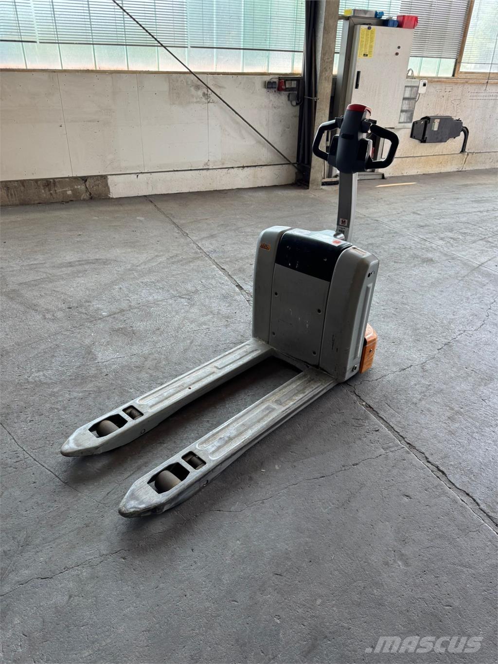 Still ECH 15 行走控制式堆積機