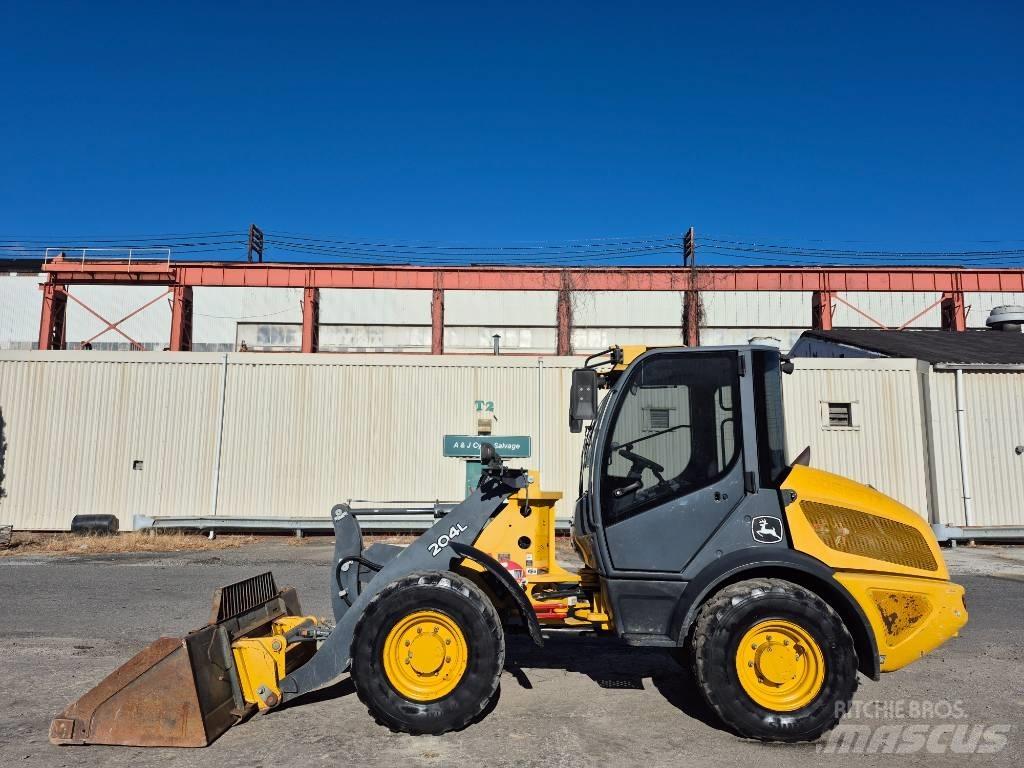 John Deere 204 L 輪胎式裝載機