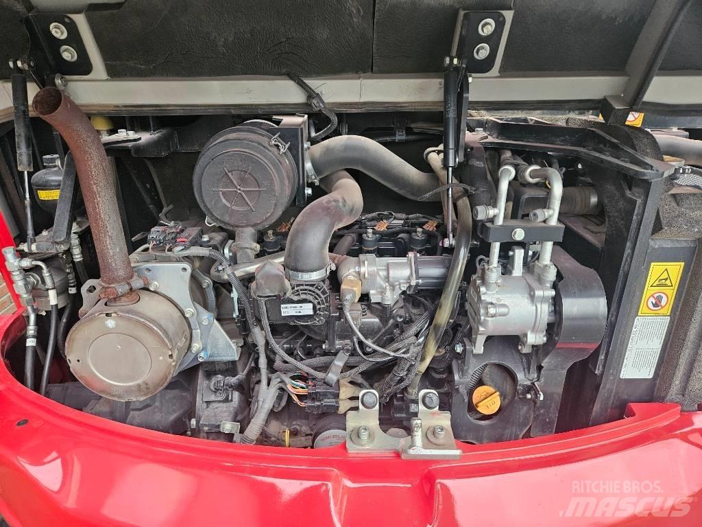 Takeuchi TB250-2 廢棄物/工業用操作車