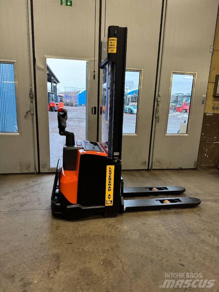 BT truck SWE 120 行走控制式堆積機