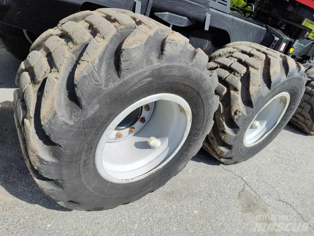 Komatsu 901 XC 收穫機