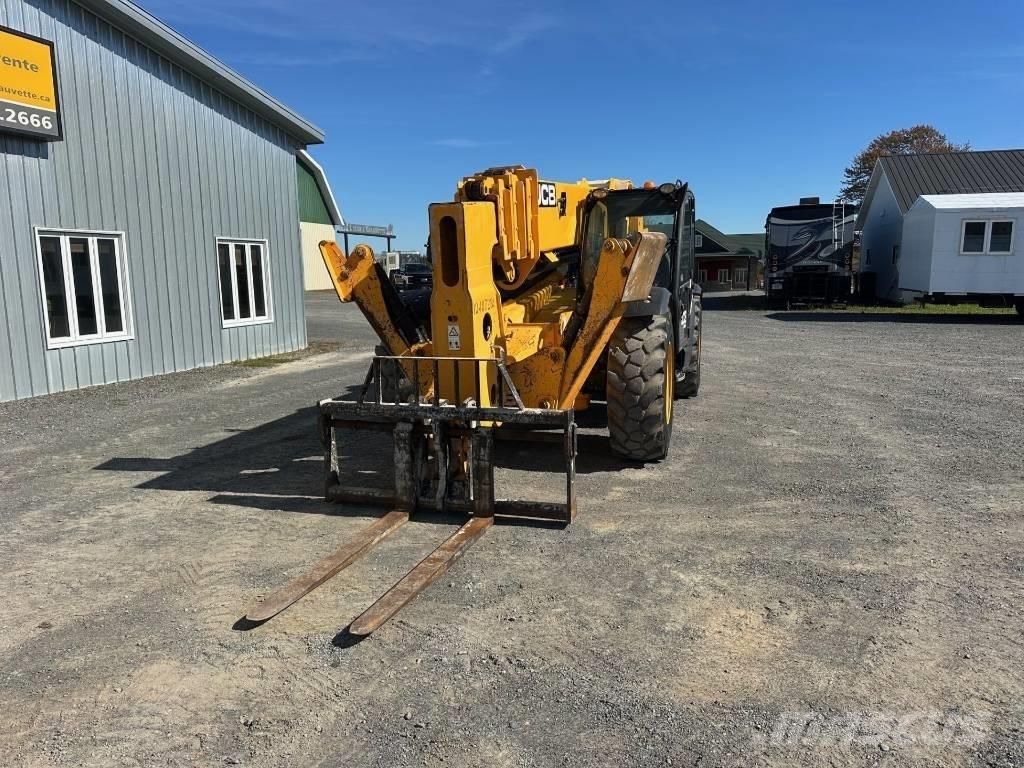 JCB 512-56 伸縮臂操作車