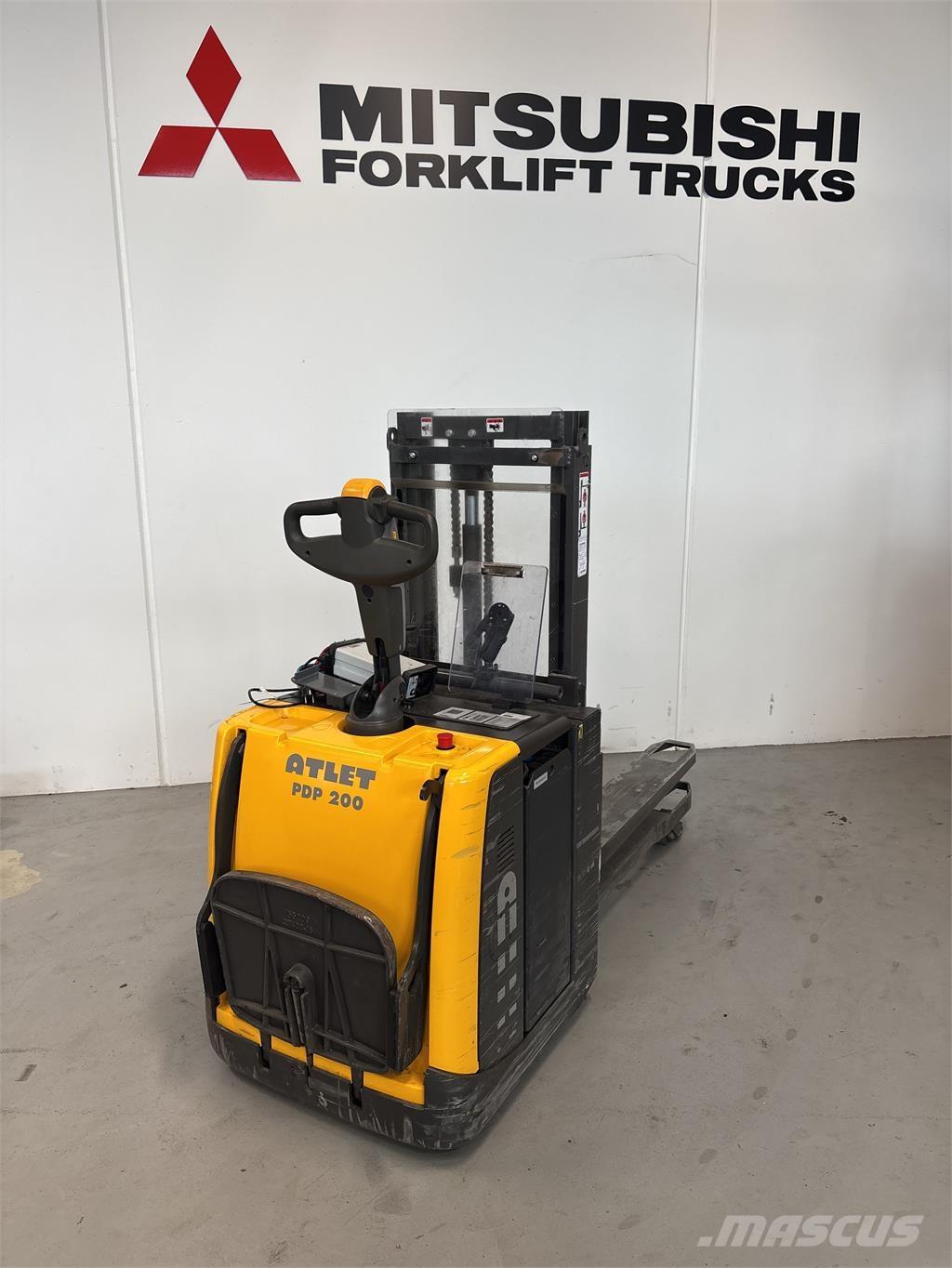 Atlet PDP200 自走式堆積機