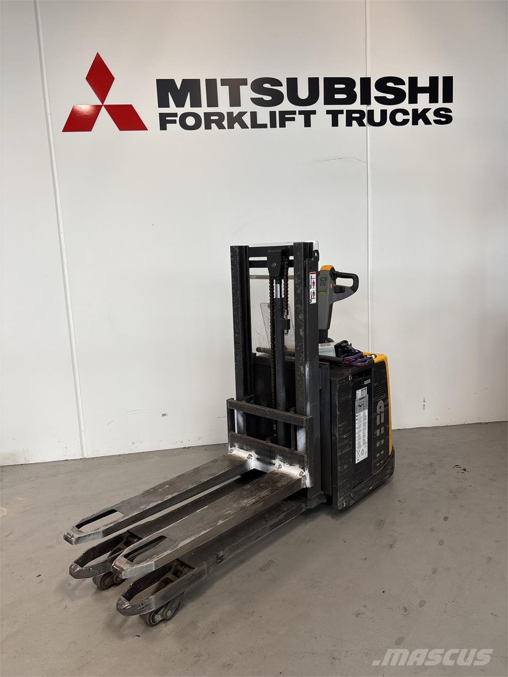 Atlet PDP200 自走式堆積機