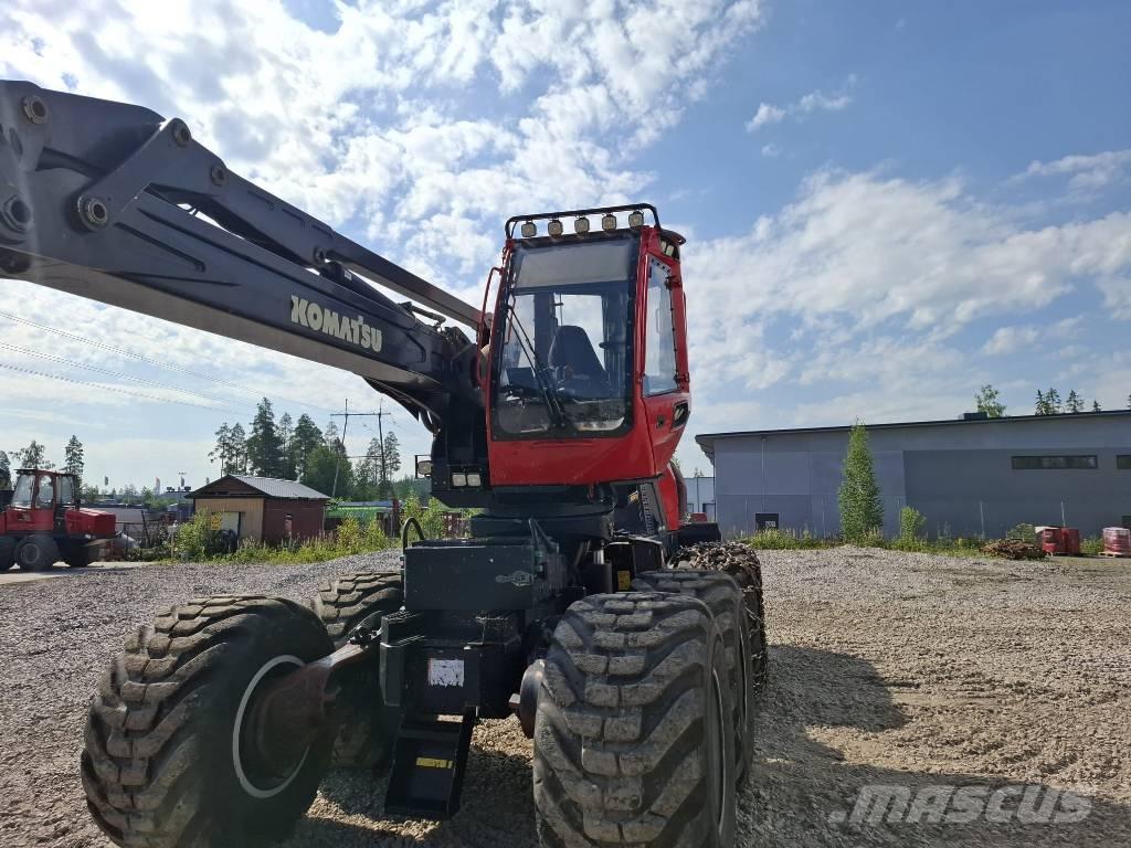 Komatsu 931 XC 收穫機