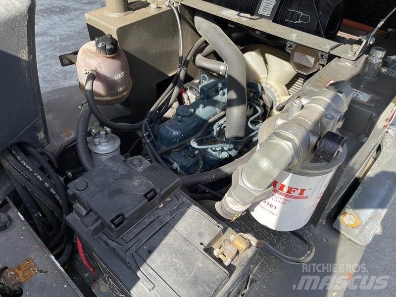Ausa D 100 AHA 側卸礦車