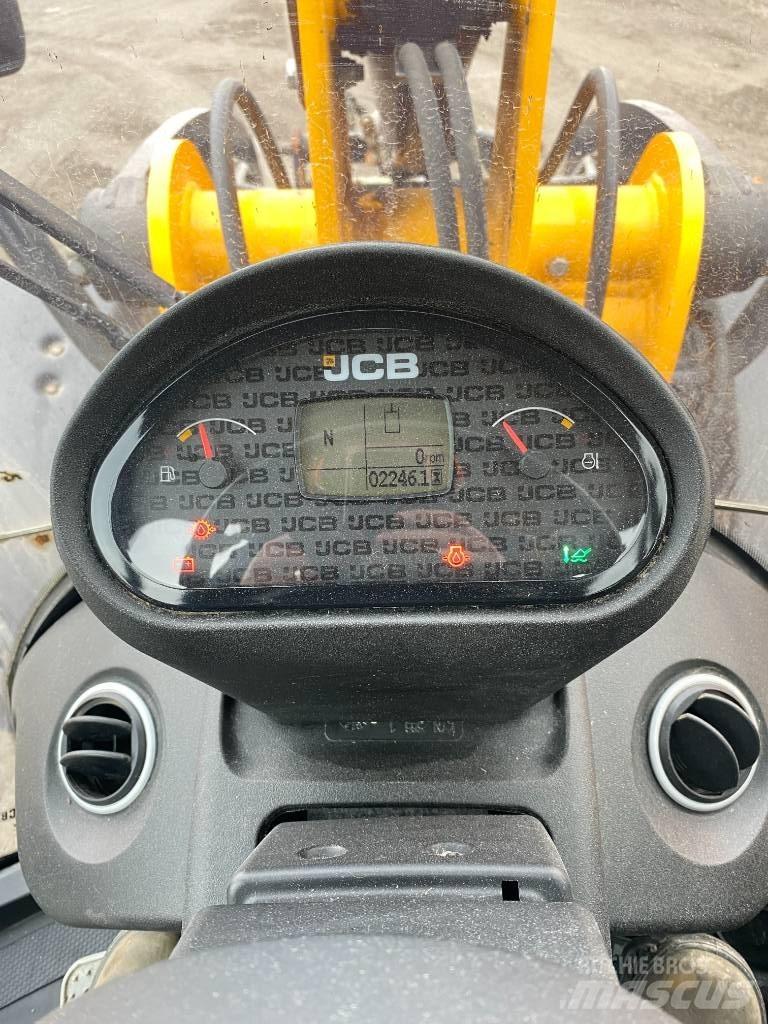 JCB 409 農業用伸縮臂裝載機