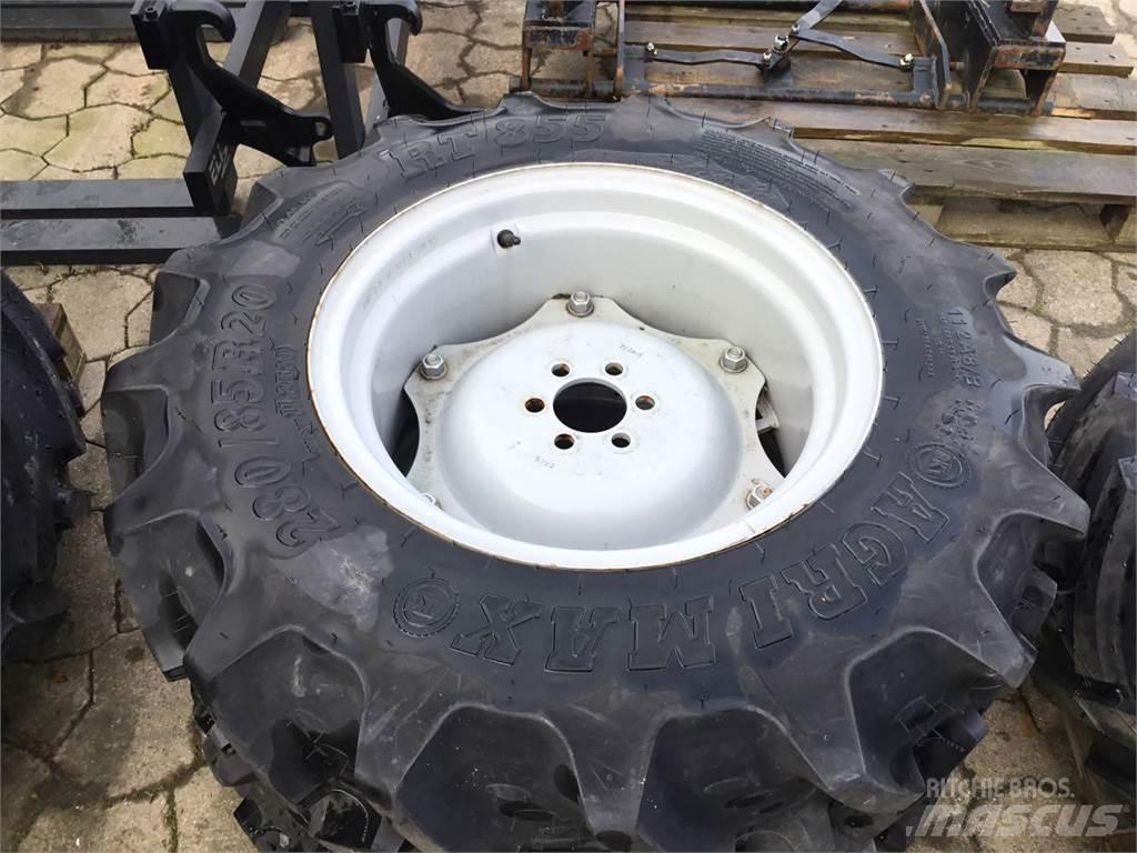 BKT 280/85R20 輪胎、車輪和輪圈
