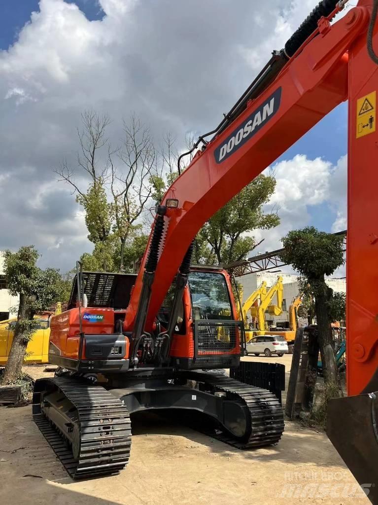 Doosan DX 225 LC-9c 小型挖土機/掘鑿機<7t(小型挖掘機)