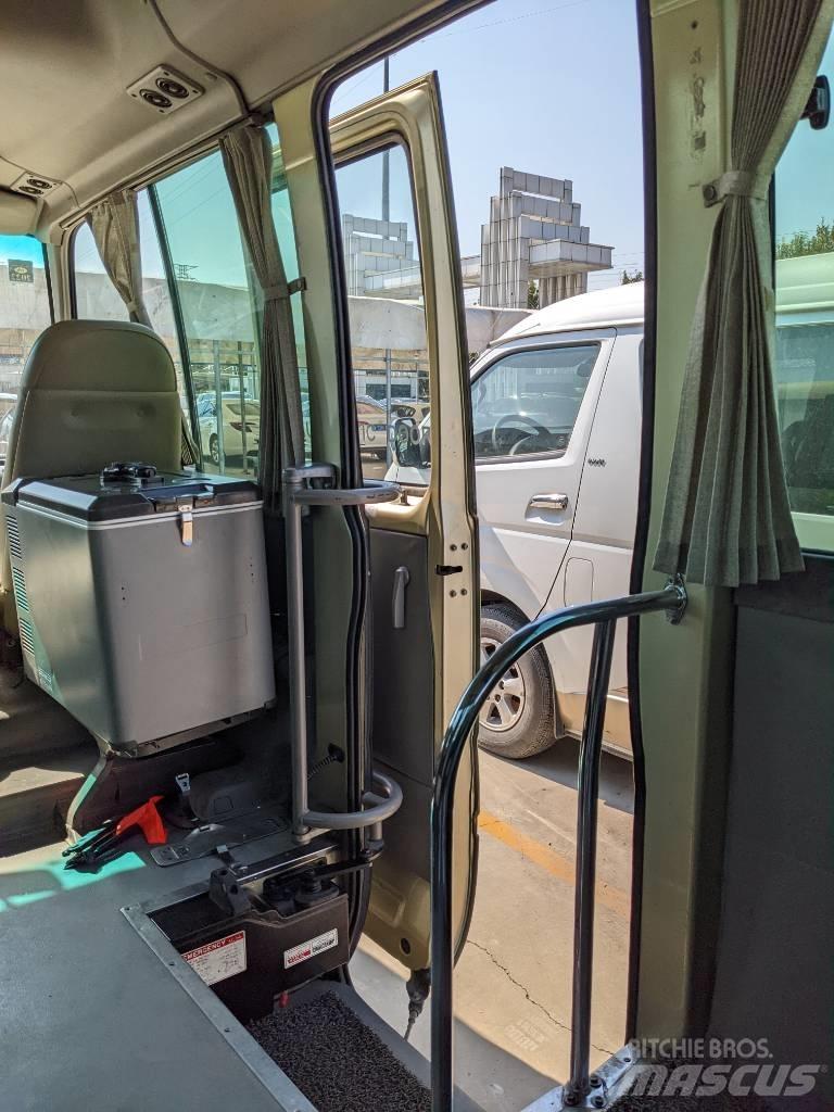  Toyoya Coaster Bus 迷你巴士