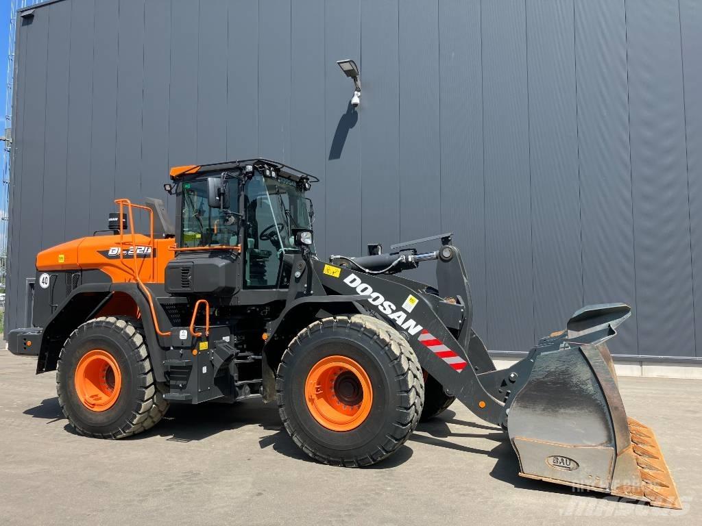 Doosan DL 320-7 輪胎式裝載機