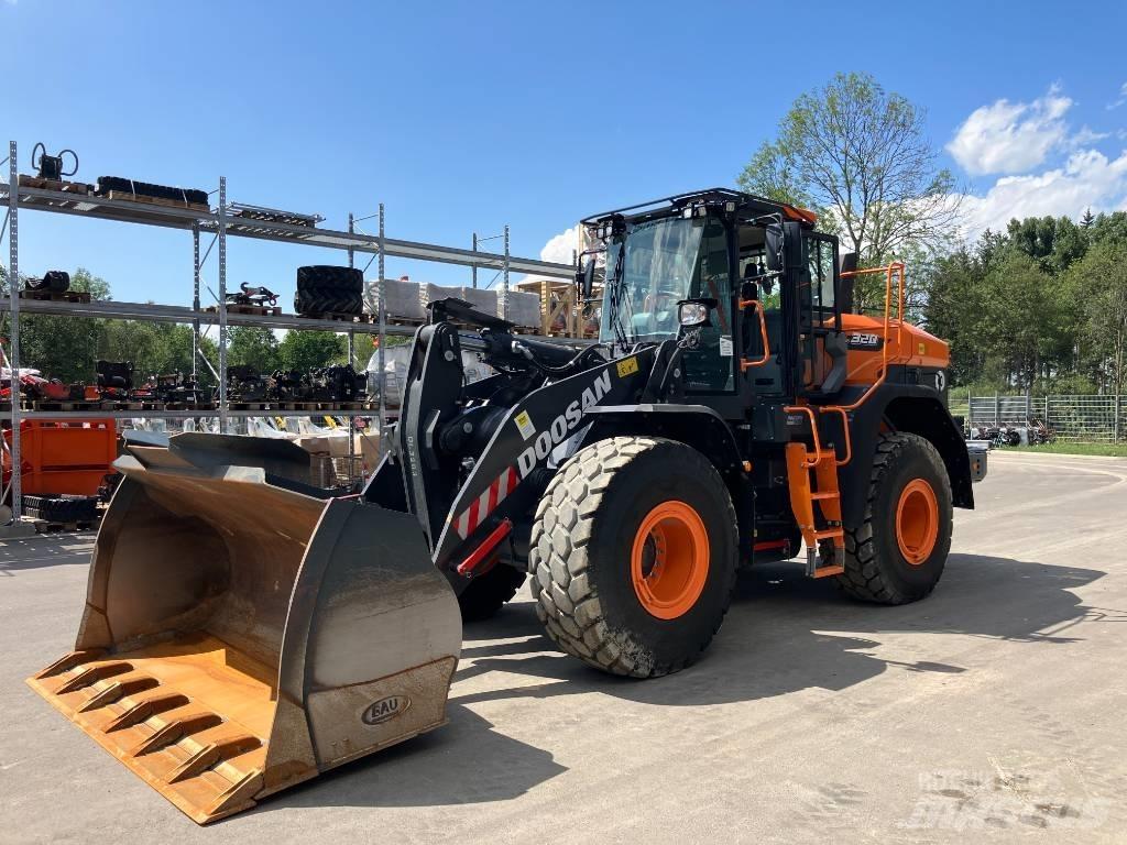 Doosan DL 320-7 輪胎式裝載機