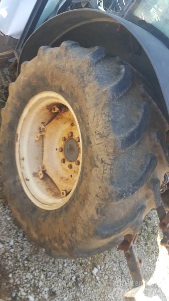  Pneus 420/70R24 輪胎、車輪和輪圈