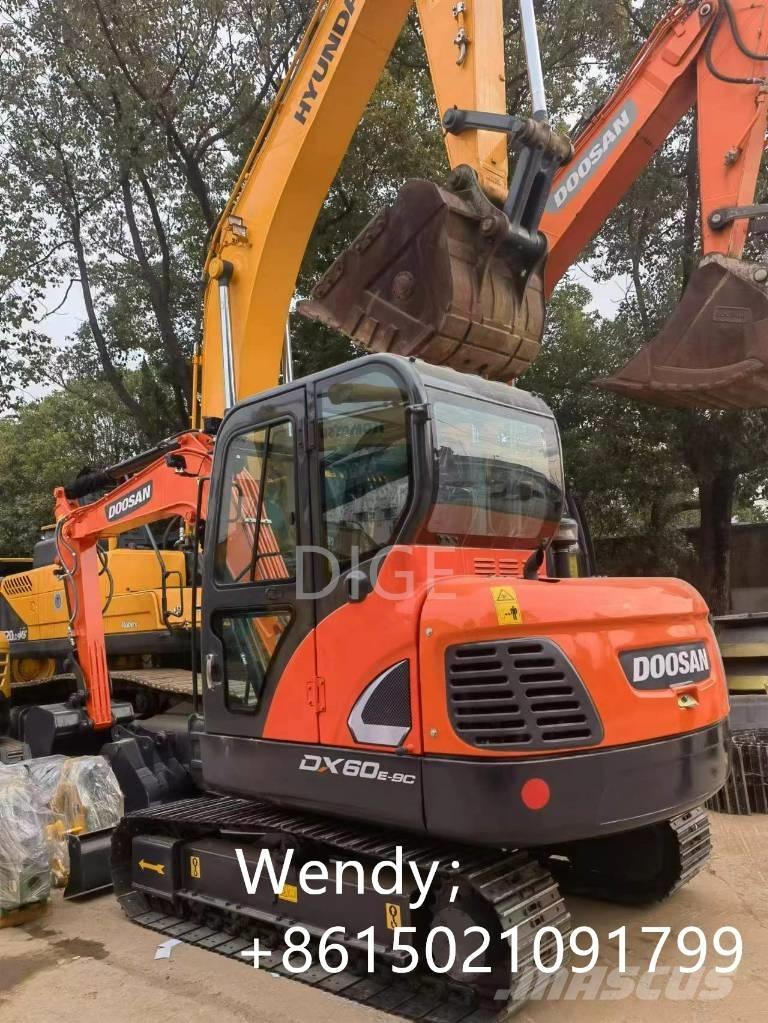 Doosan DX 60 小型挖土機/掘鑿機<7t(小型挖掘機)