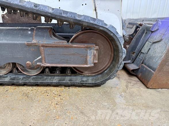 Bobcat T590 滑移轉向裝載機