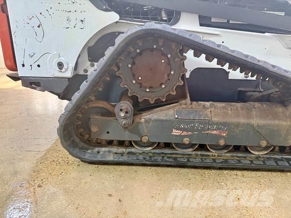 Bobcat T870 滑移轉向裝載機