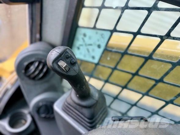 CAT 299D3 XE 滑移轉向裝載機