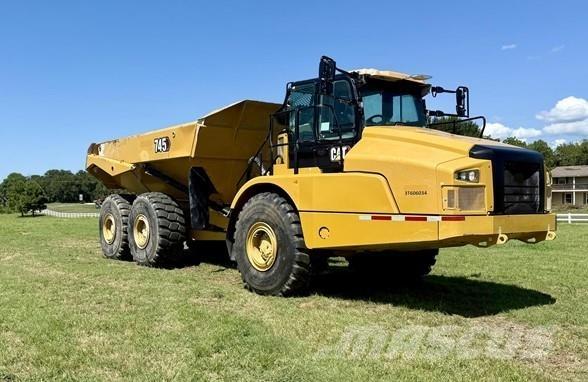 CAT 745 鉸接式起吊車