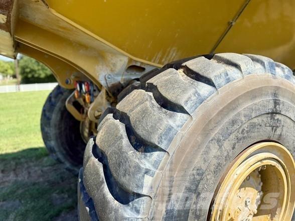 CAT 745 鉸接式起吊車