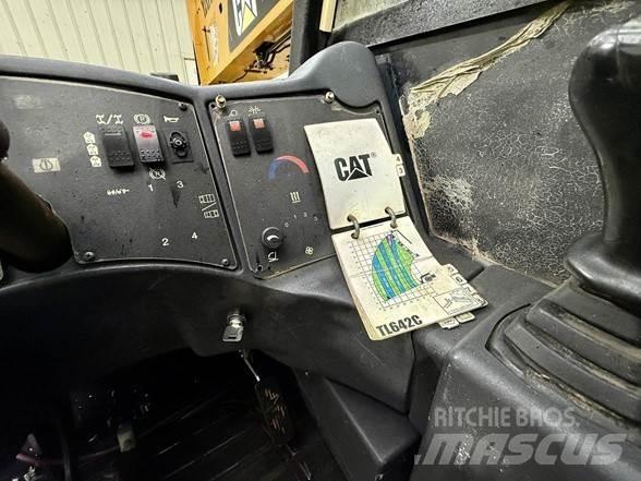 CAT TL642C 伸縮臂操作車