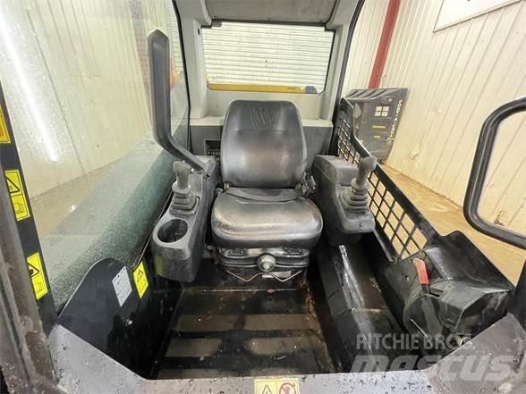 JCB 210T 滑移轉向裝載機